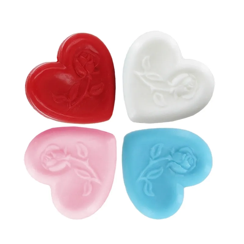 Fabricant de savons en forme de cœur avec rose rouge - Diffusion en petits conditionnements 